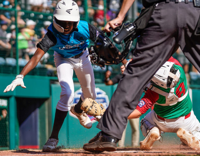 Curacao wins exciting game against Mexico 2-1 to advance to International Championship game